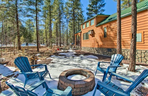 Pinetop-Lakeside House | Lakeside Cabin with Fire Pit about 4 Mi to Show Low Lake