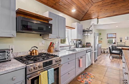 Alto House | Lakeside Cottage Retreat near Grand Rapids