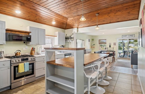 Alto House | Lakeside Cottage Retreat near Grand Rapids