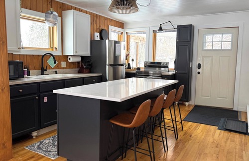 Center City Cabin | Lakeside Escape: Cozy Cabin, 1 Hr from City!