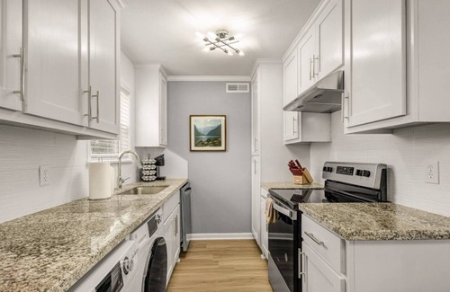 Northgate Apartment | Lakeside: First floor/King Beds