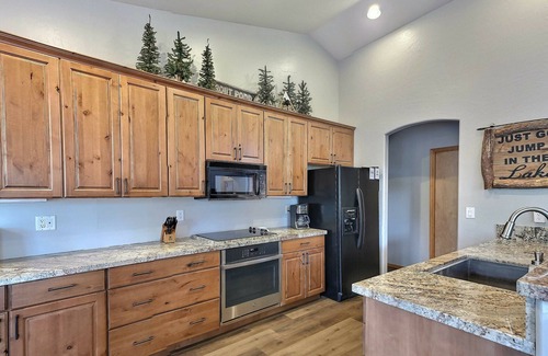 Lakeside House | Lakeside Gated Community, 3 bedrooms, 2 miles from Lake