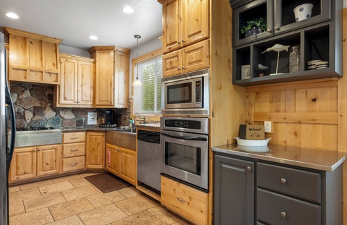Garden City Cabin | Lakeside Haven, a cozy and relaxing home that sleeps 24 with pool/hottub access!