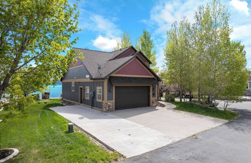 Garden City Cabin | Lakeside Haven, a cozy and relaxing home that sleeps 24 with pool/hottub access!