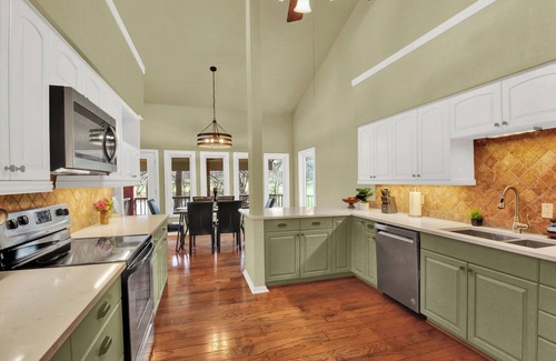 Bartonville Other | Lakeside Lodge with Scenic Views & Outdoor Deck