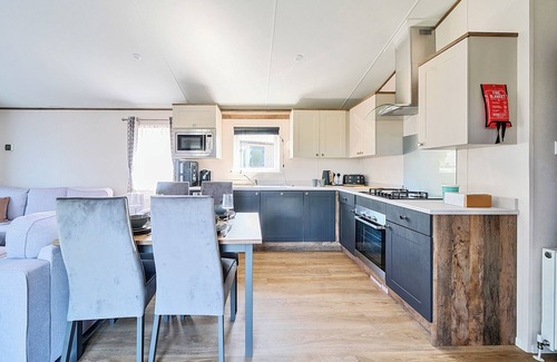 Great Houghton Cottage | LAKESIDE LULLABY - BILLING AQUADROME in Billing Aquadrome Holiday Park