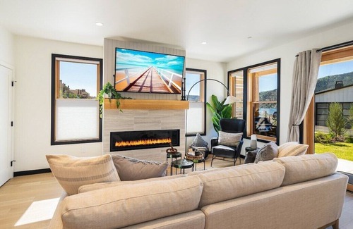 Wapato Point House | Lakeside Luxury boasts 2,002q.ft of New Construction at Wapato Point Resort on Lake Chelan