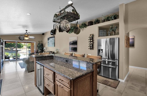 Arrowhead Ranch House | LAKESIDE LUXURY & GOLF RESORT - Zero Edge Pool