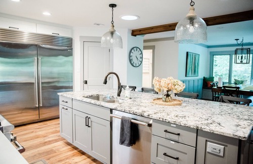 Caryville House | Lakeside Luxury: Spacious 6-Bdrm Lodge with Dock