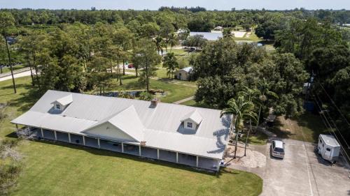 Loxahatchee Groves Apartment | Lakeside main Level Appt