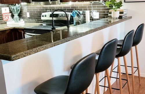 East Kootenay Apartment | Lakeside Mountain Retreat - 3br, 2 bathroom beachfront condo with pool & hot tub