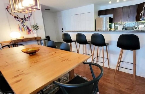 East Kootenay Apartment | Lakeside Mountain Retreat - 3br, 2 bathroom beachfront condo with pool & hot tub