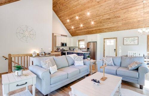 Ellijay Cottage | 'Lakeside Paradise' in Ellijay: Hot Tub, Fire Pit