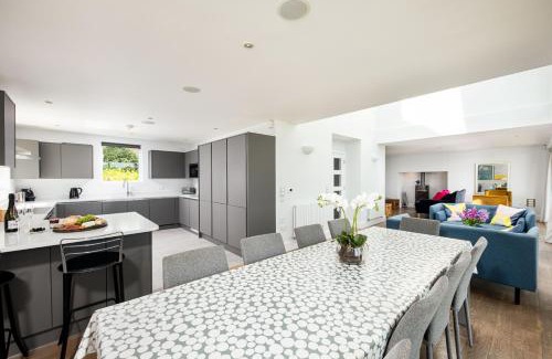 Cirencester House | Lakeside property with spa access on a nature reserve Keel House CW23