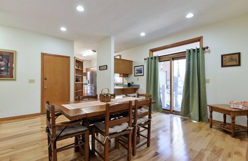 Golden Cabin | Lakeside Ranch Cabin with OPTIONAL HOT TUB