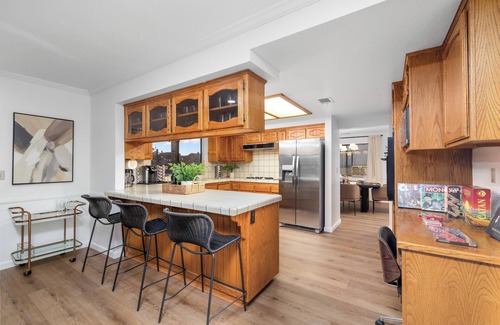 Victorville House | Lakeside Retreat Hot Tub, Fire Pit, 4BR/3BA