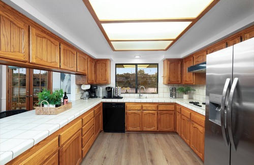 Victorville House | Lakeside Retreat Hot Tub, Fire Pit, 4BR/3BA