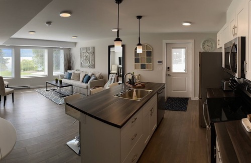 Central Okanagan House | Lakeside Retreat in the heart of wine country!