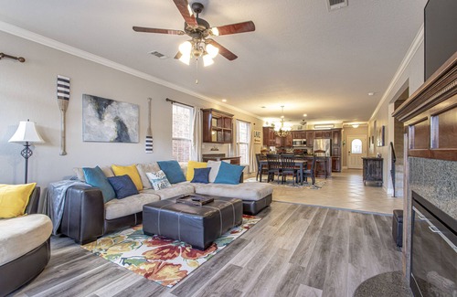 Lakeland Condo | Lakeside Retreat mins to Downtown/Oaklawn