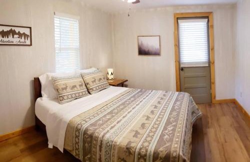 Branson House | Lakeside Retreat - Romantic Cabin - Resort Pool, Dock, Fire Pit!