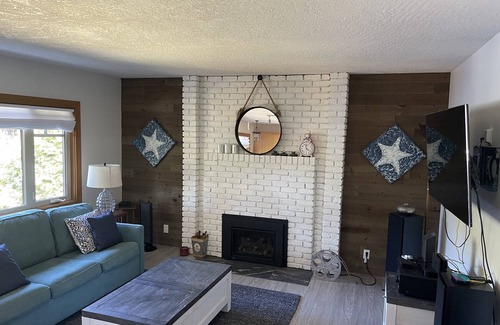 Shawnigan Lake Cottage | Lakeside Serenity, Your perfect retreat at our Charming Lake Cottage.