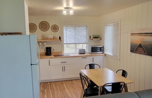 Oscoda Cottage | Lakeside Splash - Cozy Cottage on beautiful Lake Huron in Oscoda, MI