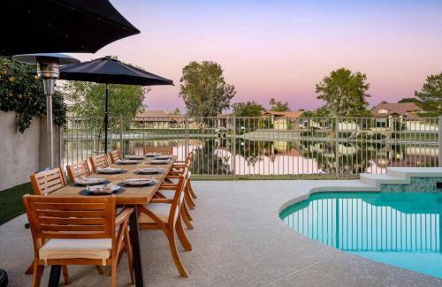 Arrowhead Ranch House | Lakeside Views The Clubhouse at Arrowhead Pool
