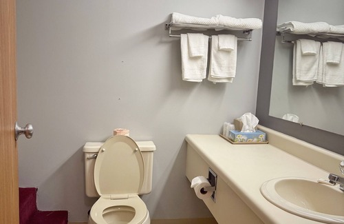 Marion Hotel | Laketree Inn And Suites Marion