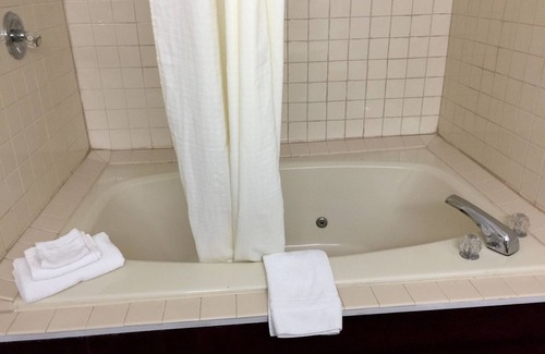 Marion Hotel | Laketree Inn And Suites Marion