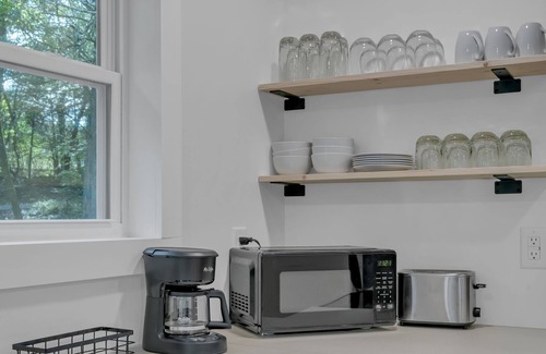 Dickson Cottage | Lakeview, 3-Bedroom Cottage, newly renovated