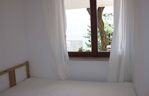 Arias Apartment | lakeview and modern saltwater pool