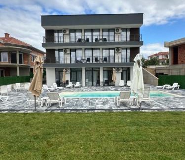 Veles Hotel | Lakeview Apartments