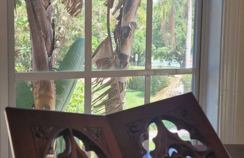 Crescent Lake Apartment | Lakeview Apt at Crescent Lake near downtown