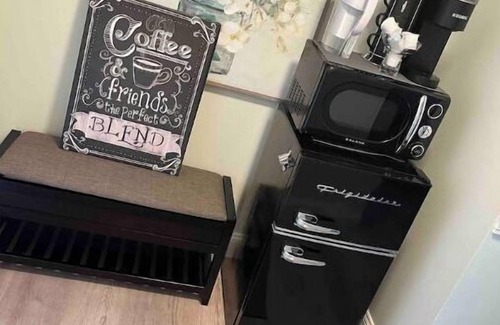 Weirs Beach Condo | Lakeview Comfy 2 Queen Bed Private Patio Pool Hot Tub Firepit AC Concerts Weirs!