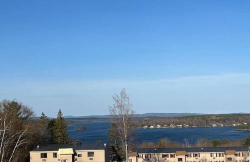 Weirs Beach Condo | Lakeview Comfy 2 Queen Bed Private Patio Pool Hot Tub Firepit AC Concerts Weirs!