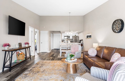 Kimberling City Condo | Lakeview Condo: centrally located w/access to pickleball & pool