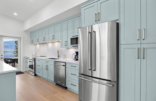 Adams Lake House | Lakeview Cottage and Boat Slip - Momich