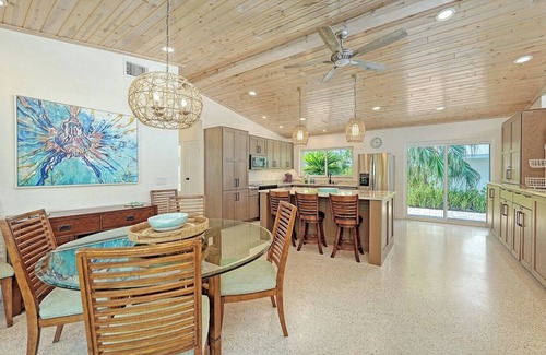 Anna Maria House | Lakeview Cottage in Anna Maria