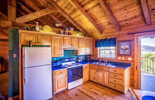 Garfield Cabin | Lakeview Country Blue Log Cabin