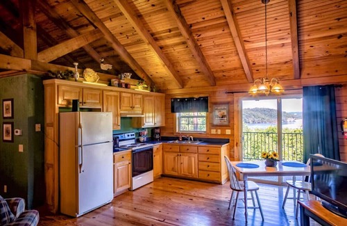 Garfield Cabin | Lakeview Country Blue Log Cabin