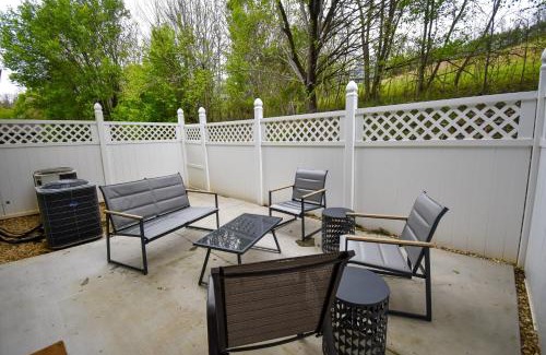 Young Harris Apartment | Lakeview Dreams