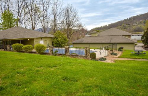 Young Harris Apartment | Lakeview Dreams