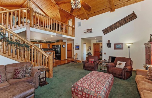 Big Bear Lake Cabin | Lakeview Escape by Destination Big Bear : Air Conditioning! Luxury! Pool Table! Pet Friendly! Great Yard! Master Suite!