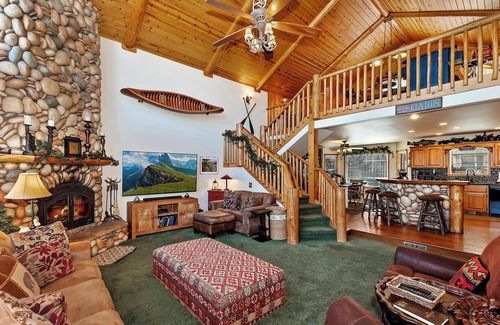Big Bear Lake Cabin | Lakeview Escape by Destination Big Bear : Air Conditioning! Luxury! Pool Table! Pet Friendly! Great Yard! Master Suite!