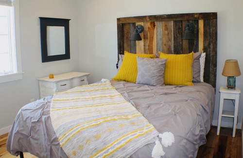 Dandridge Cottage | LakeView Farm with Smoky Mountain and lake views