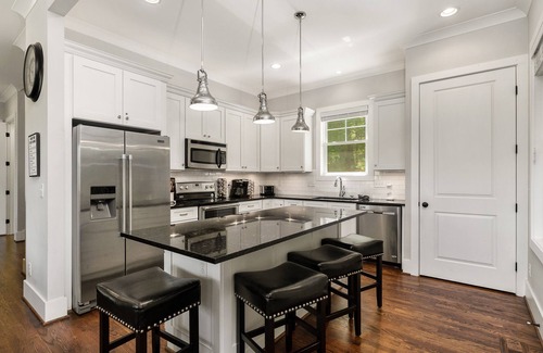 Silver Point House | LAKEVIEW GETAWAY adjacent to Floating Mill Park