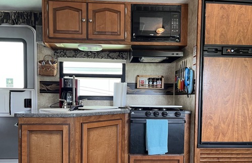 Gravois Mills RV Rental | Lakeview Glamping with Bunkhouse at Lake of The Ozarks - Coconuts RV Resort