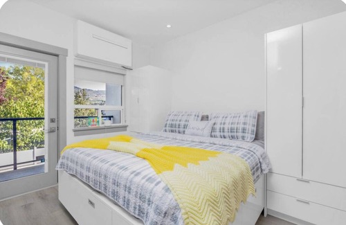 Vernon Resort | Lakeview King Studio Suite with Full Kitchen – $2,000/Month Rental in Vernon, BC