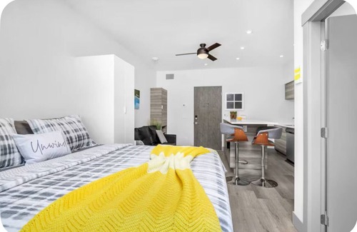 Vernon Resort | Lakeview King Studio Suite with Full Kitchen – $2,000/Month Rental in Vernon, BC