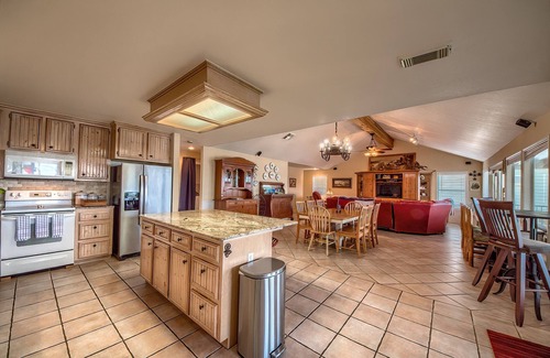 Canyon Lake House | Lakeview Livin' Large House-large house, large garages, large views!